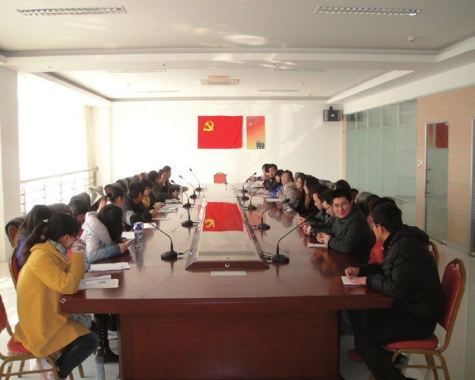 黨旗下，我們莊嚴宣誓